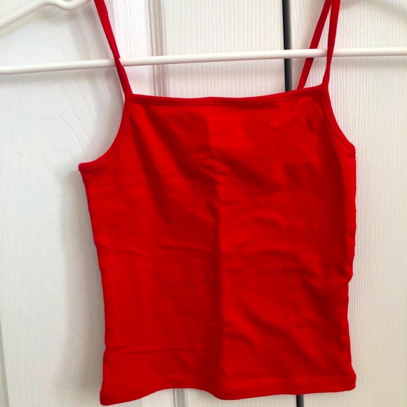 Red cropped camisole - Picture 1 of 3